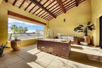 Sale Luxury house Saint-Laurent-d'Aigouze 7 Rooms 300 m²