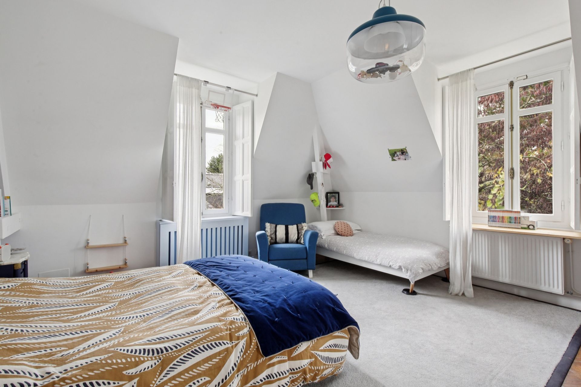 luxury house 8 Rooms for sale on LOUVECIENNES (78430)