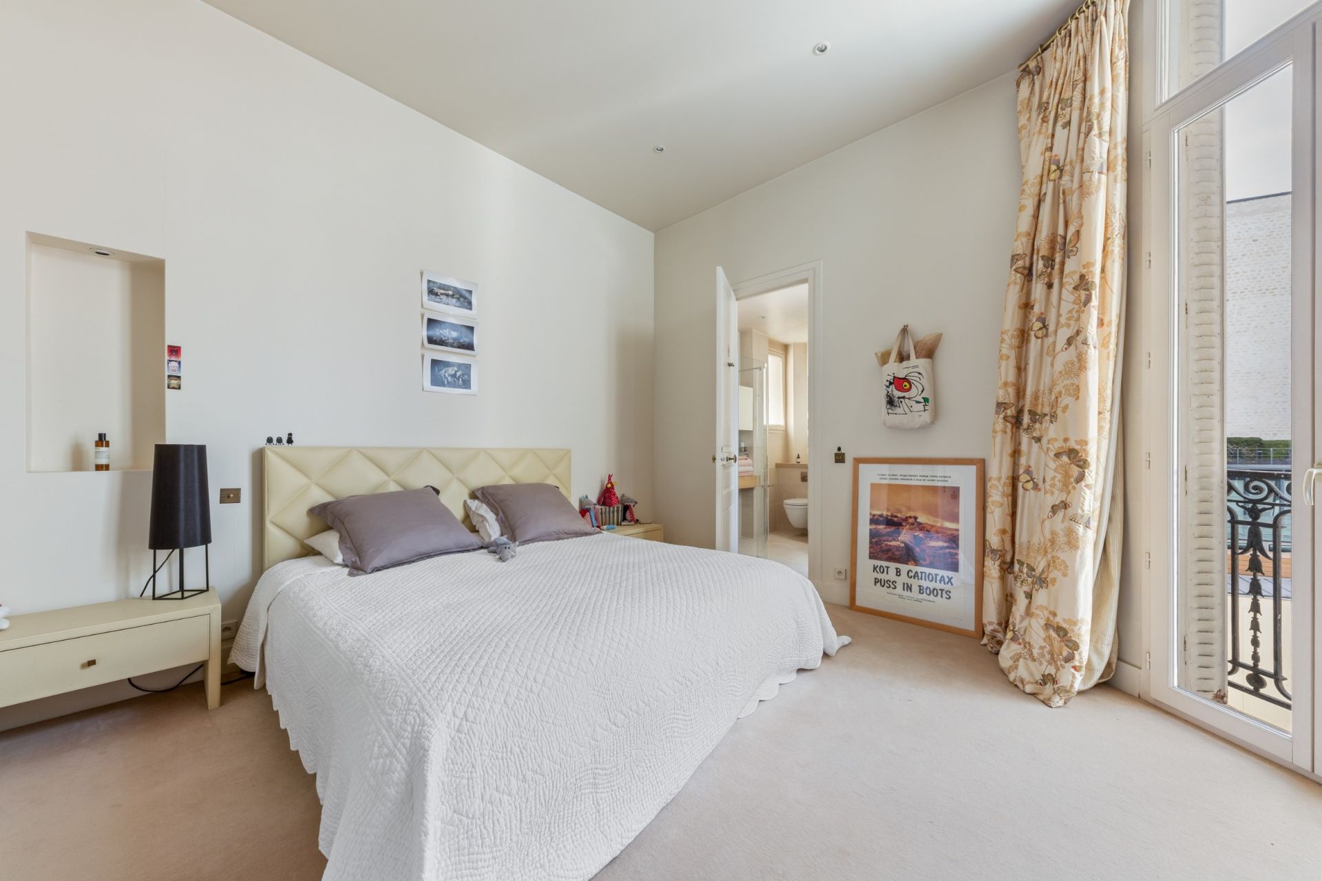 luxury apartment 5 Rooms for sale on PARIS (75008)