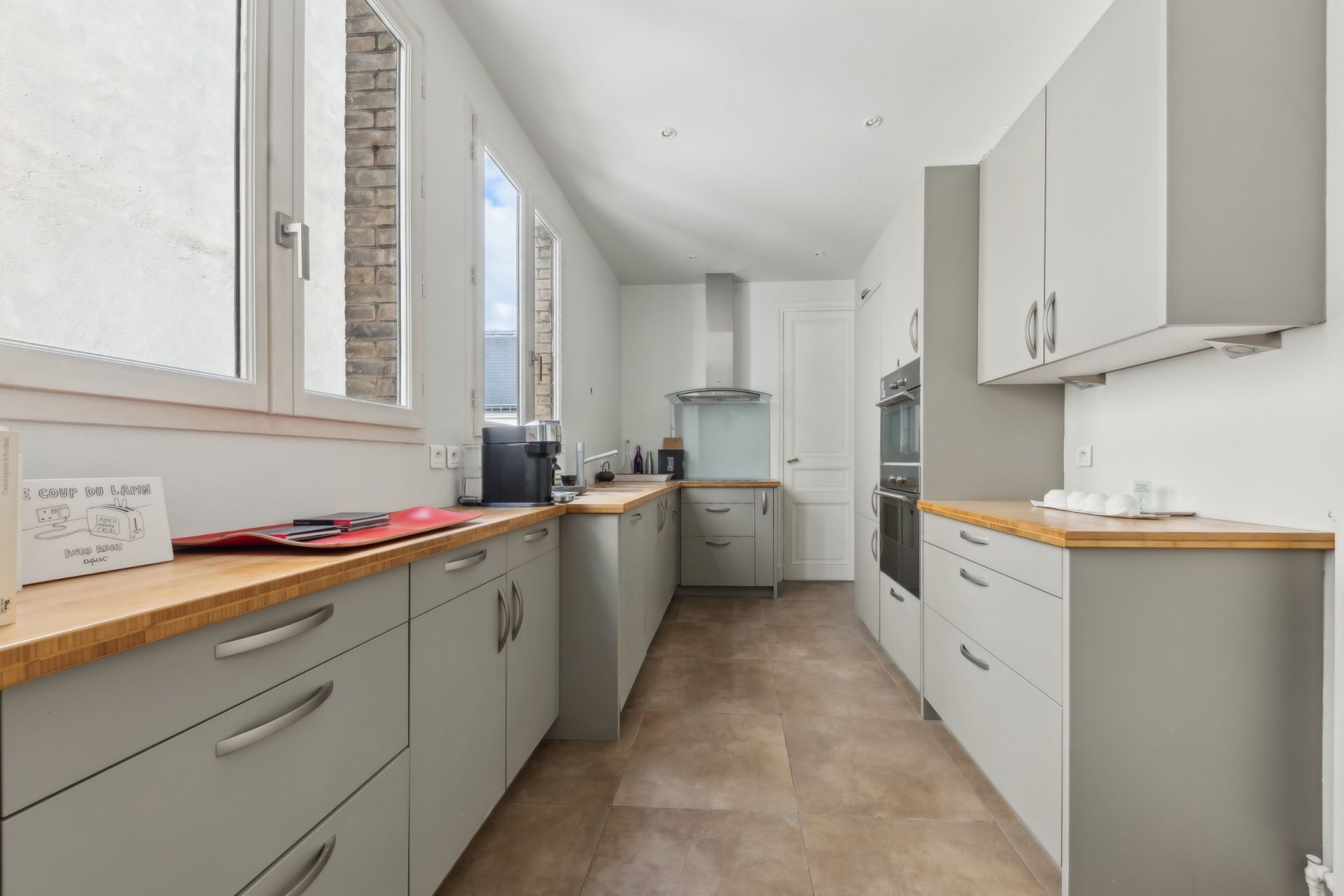 luxury apartment 5 Rooms for sale on PARIS (75008)