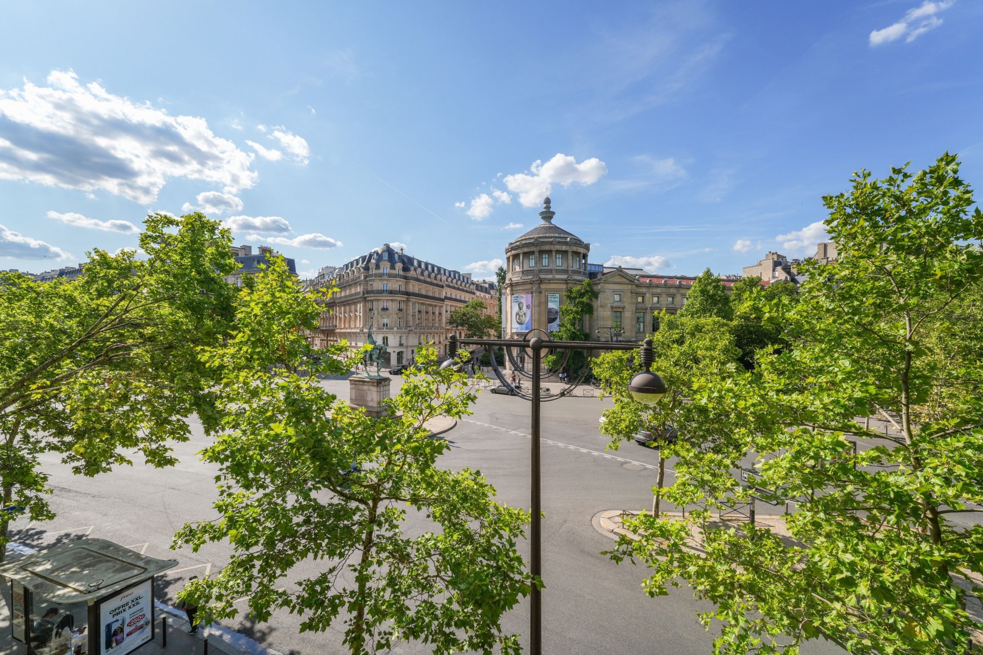 luxury apartment 5 Rooms for sale on PARIS (75016)