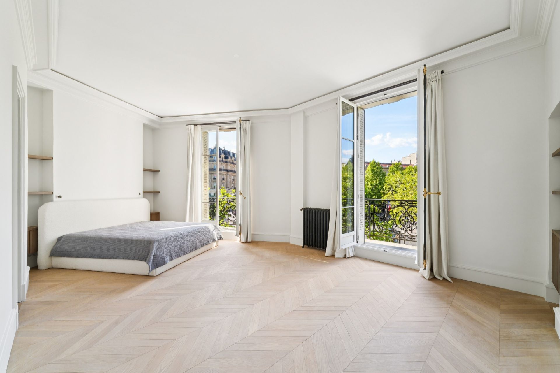 luxury apartment 5 Rooms for sale on PARIS (75016)