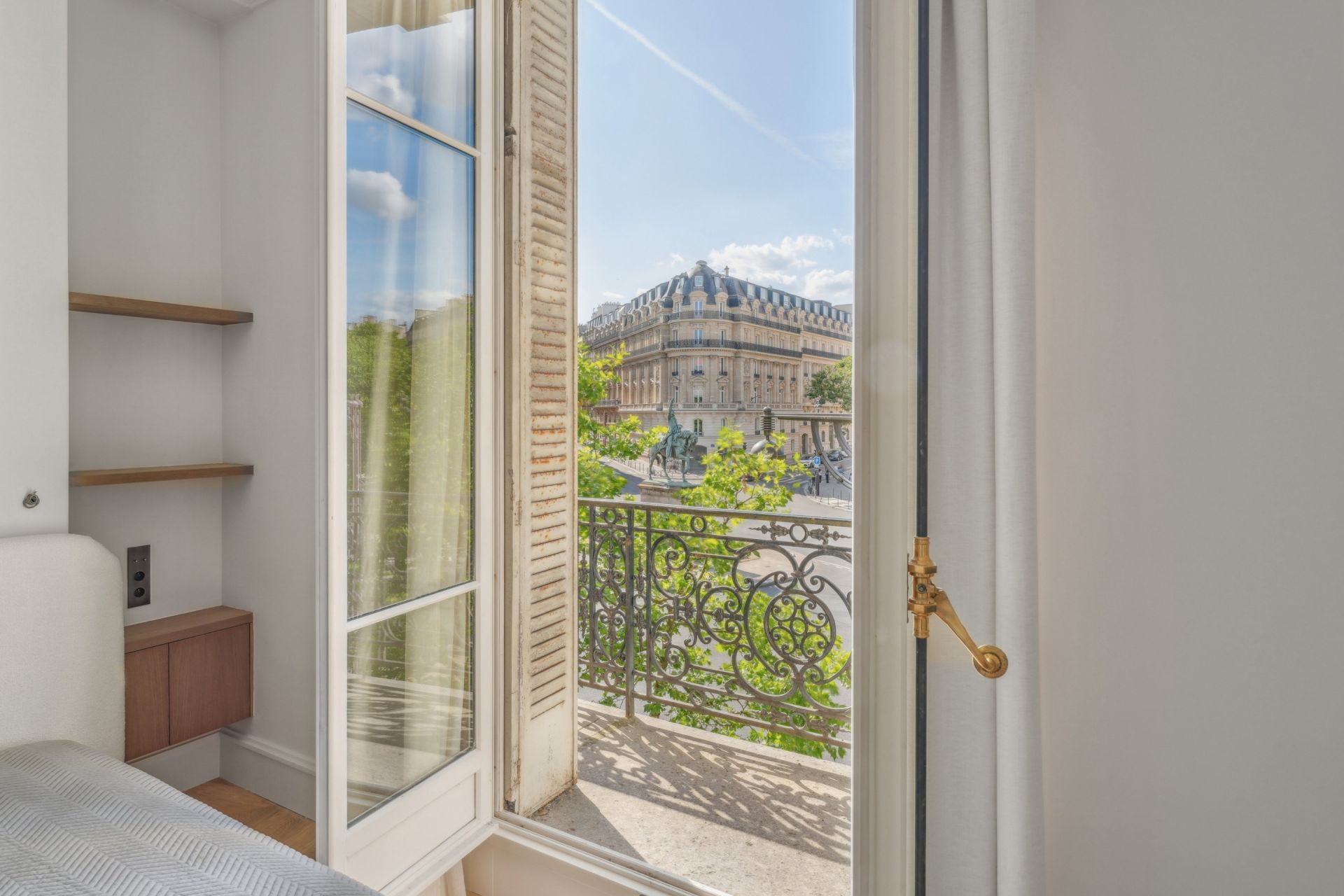 luxury apartment 5 Rooms for sale on PARIS (75016)