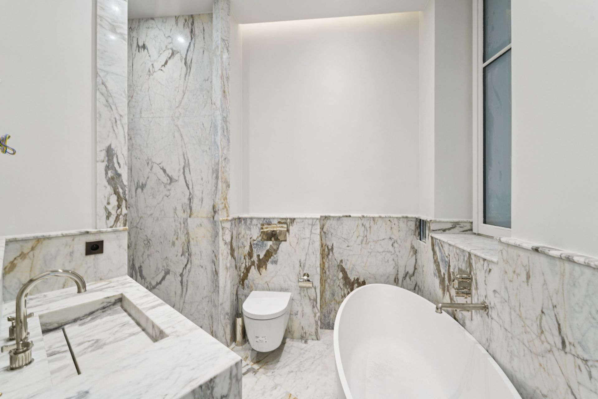 luxury apartment 5 Rooms for sale on PARIS (75016)