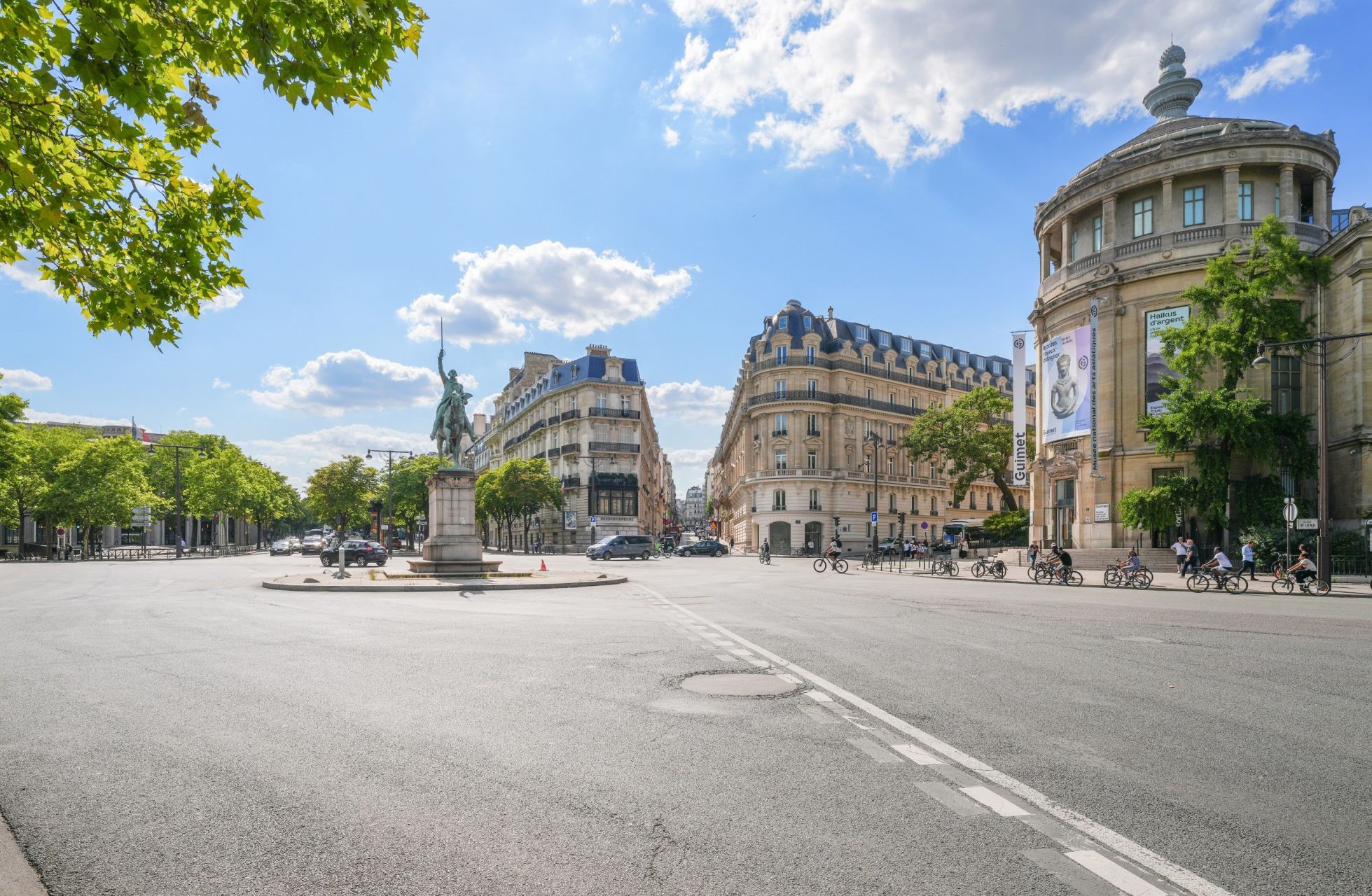 luxury apartment 5 Rooms for sale on PARIS (75016)