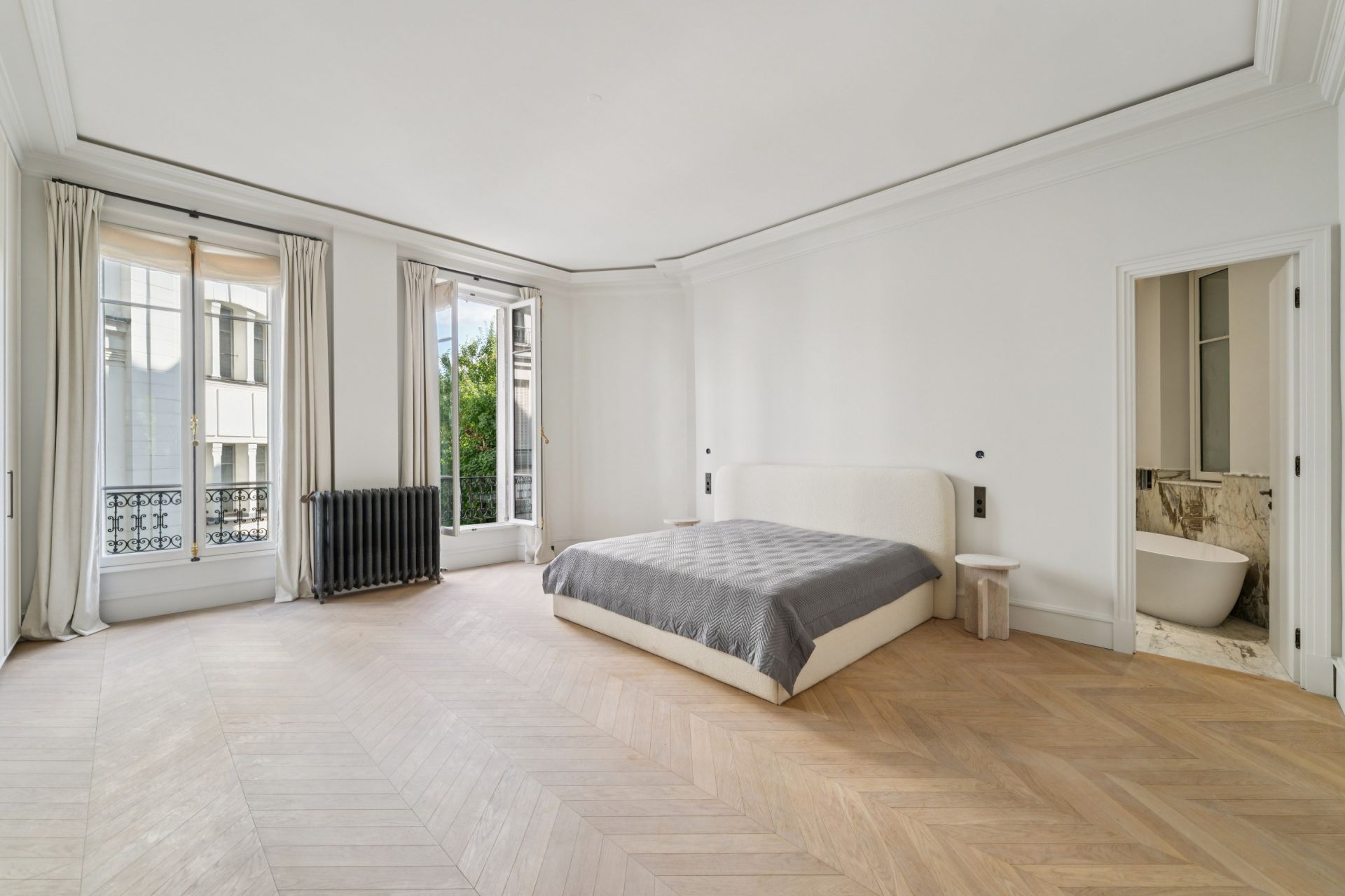 luxury apartment 5 Rooms for sale on PARIS (75016)