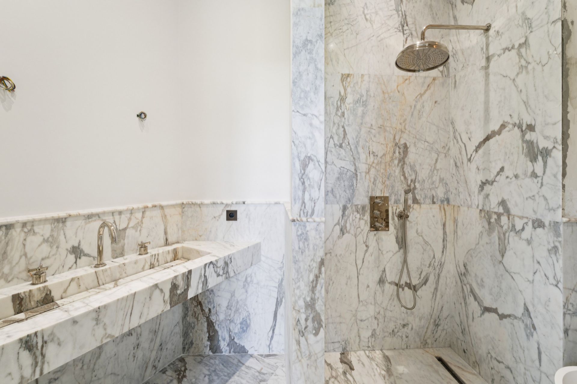 luxury apartment 5 Rooms for sale on PARIS (75016)