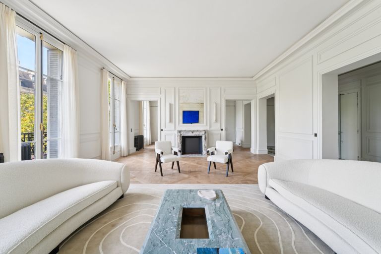 luxury apartment 5 Rooms for sale on PARIS (75016)