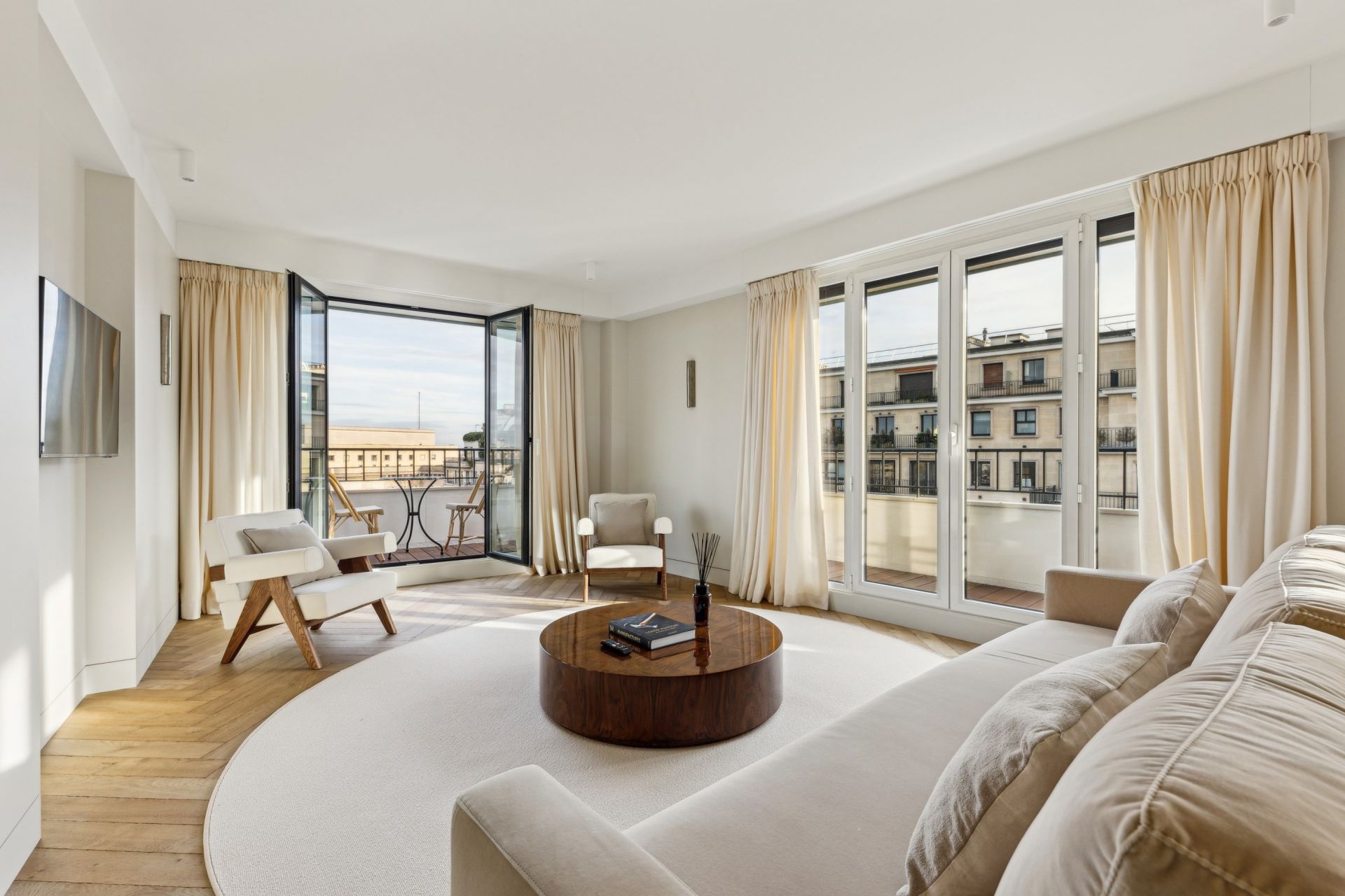 luxury apartment 4 Rooms for sale on PARIS (75016)