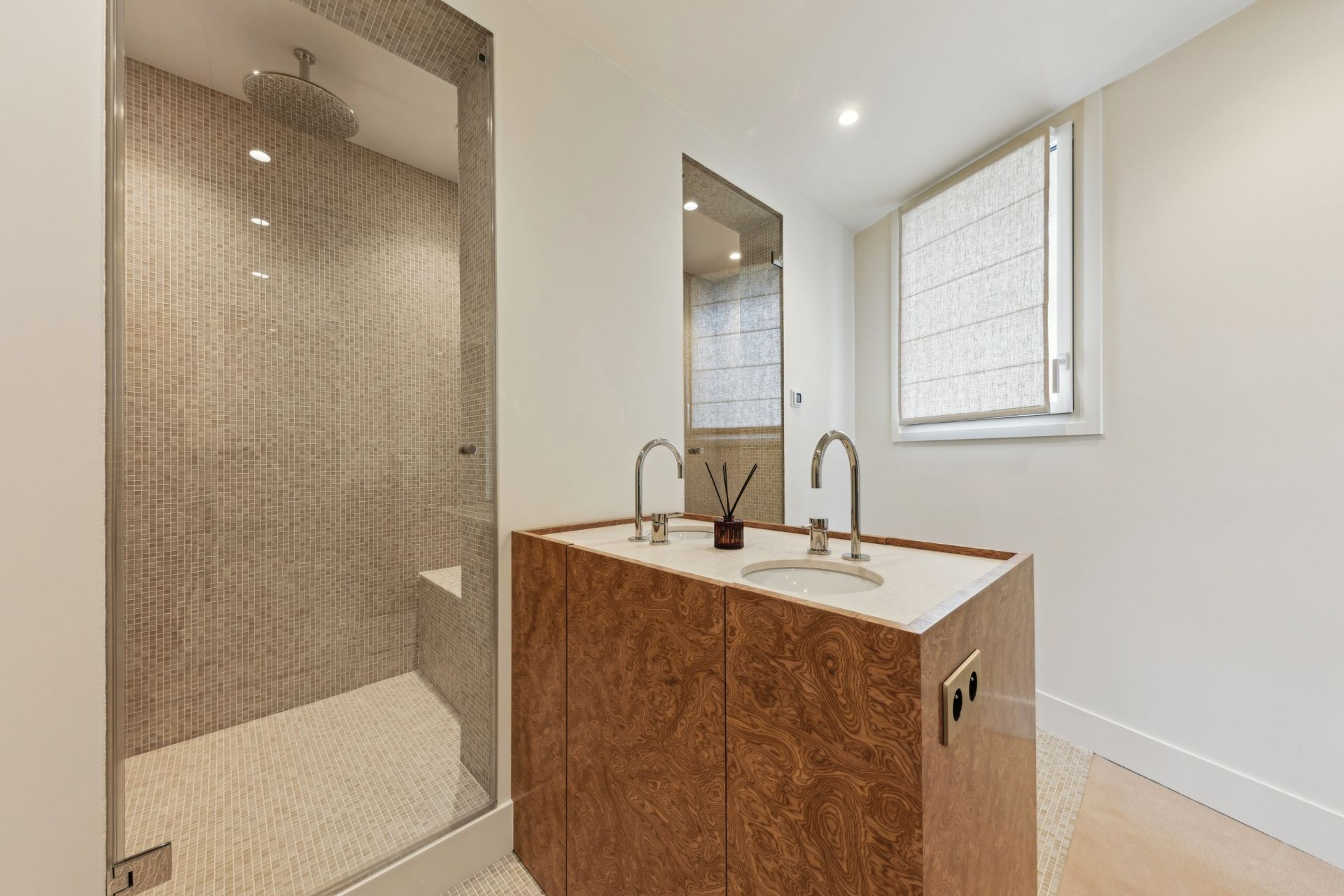 luxury apartment 4 Rooms for sale on PARIS (75016)