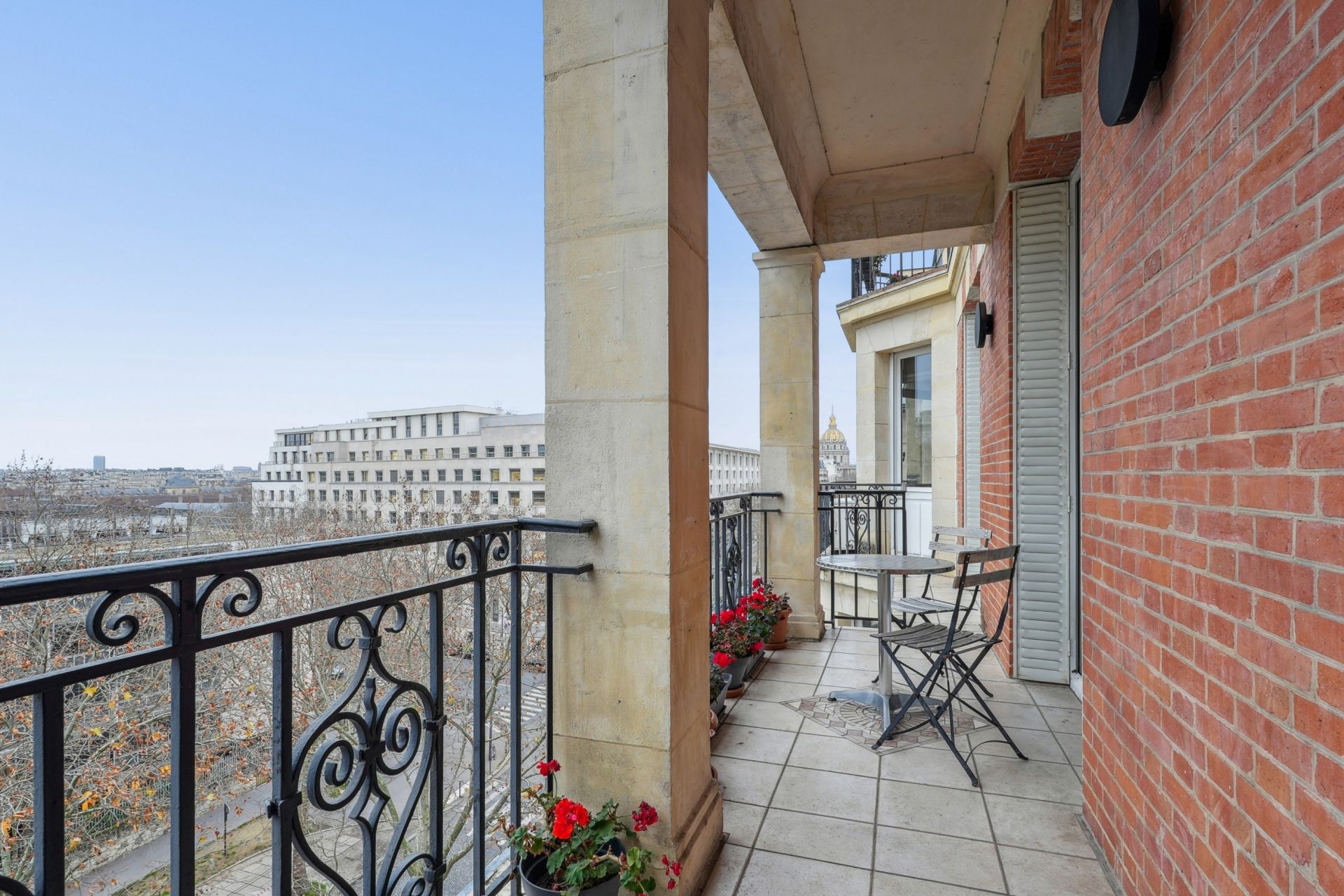 luxury apartment 5 Rooms for sale on PARIS (75007)