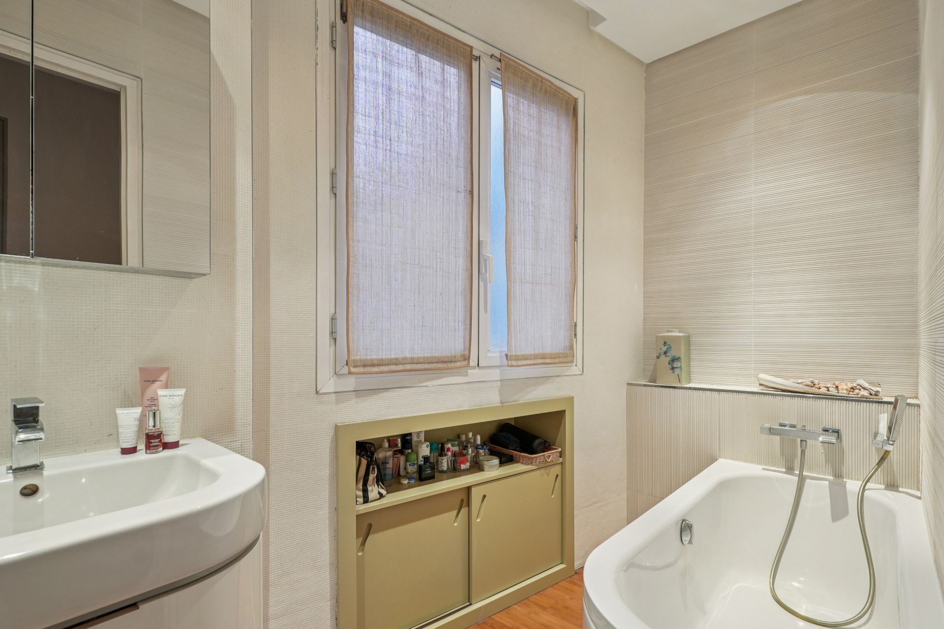 luxury apartment 5 Rooms for sale on PARIS (75007)