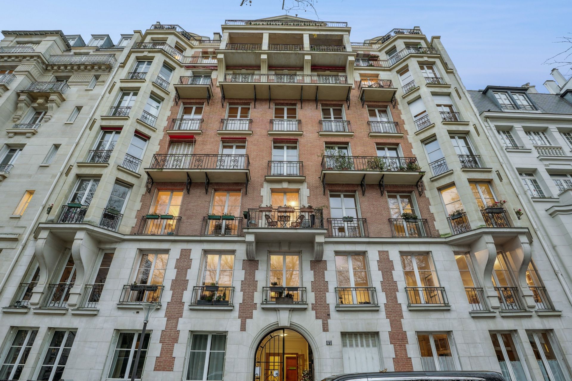 luxury apartment 5 Rooms for sale on PARIS (75007)