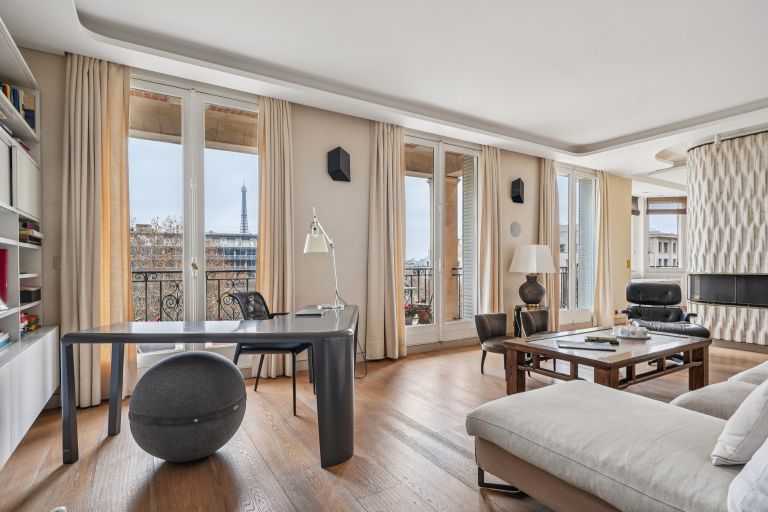 luxury apartment 5 Rooms for sale on PARIS (75007)