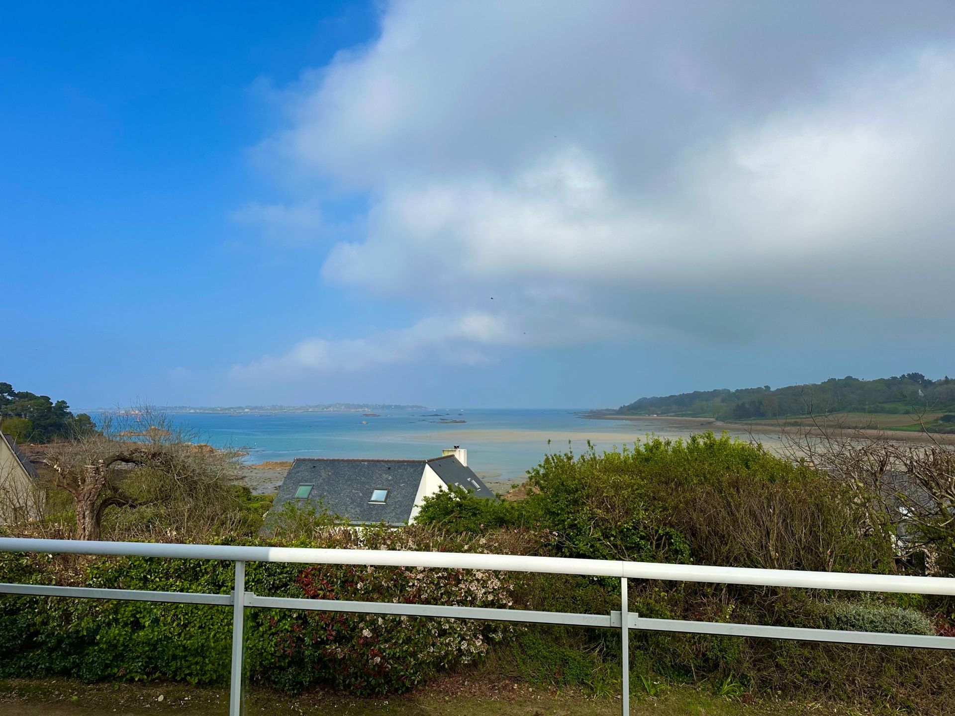 luxury house 6 Rooms for sale on LOGUIVY DE LA MER (22620)