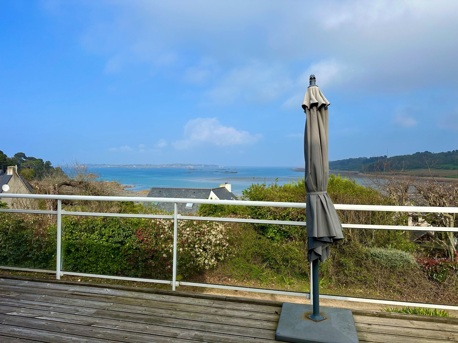luxury house 6 Rooms for sale on LOGUIVY DE LA MER (22620)