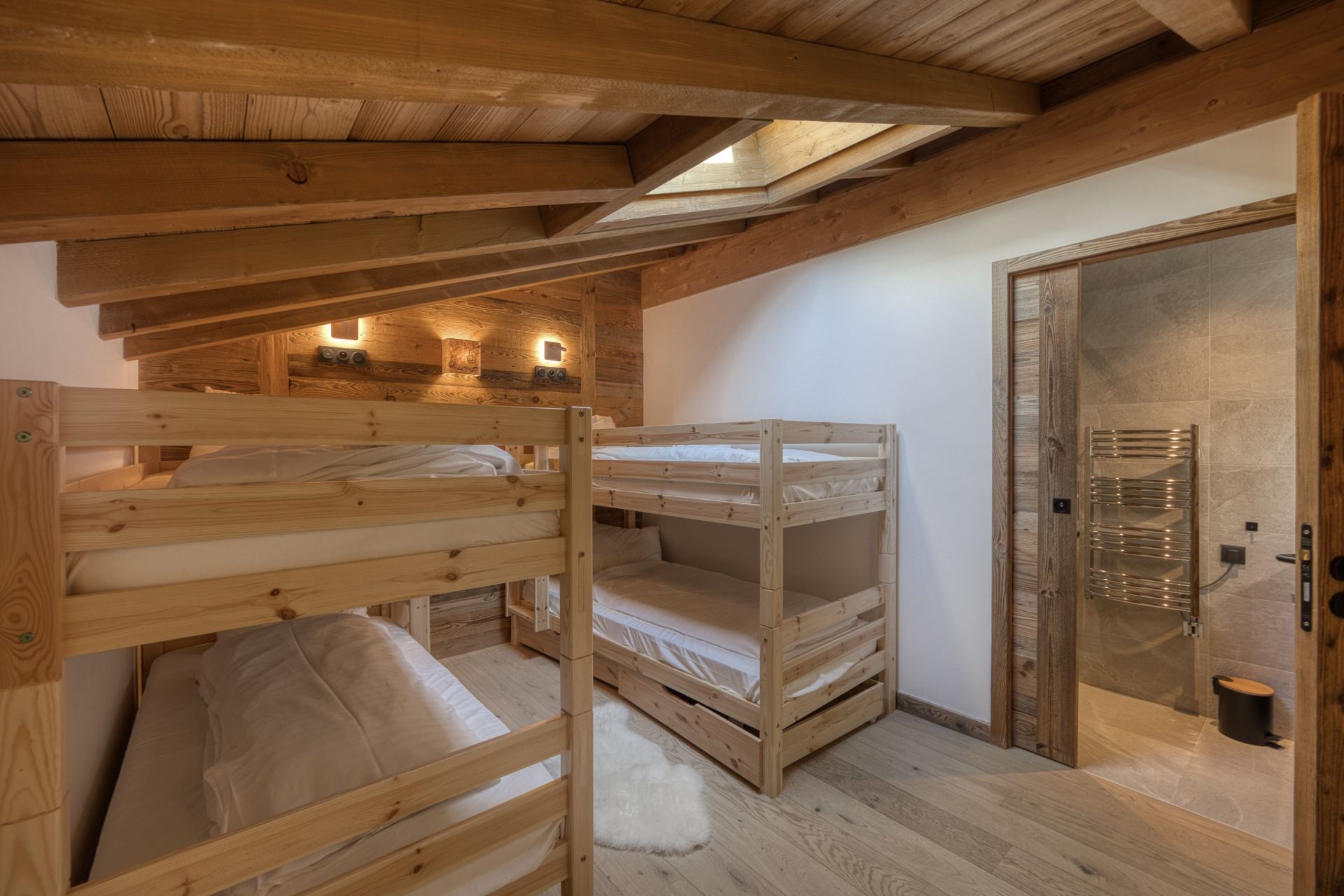 luxury apartment 5 Rooms for sale on MEGEVE (74120)
