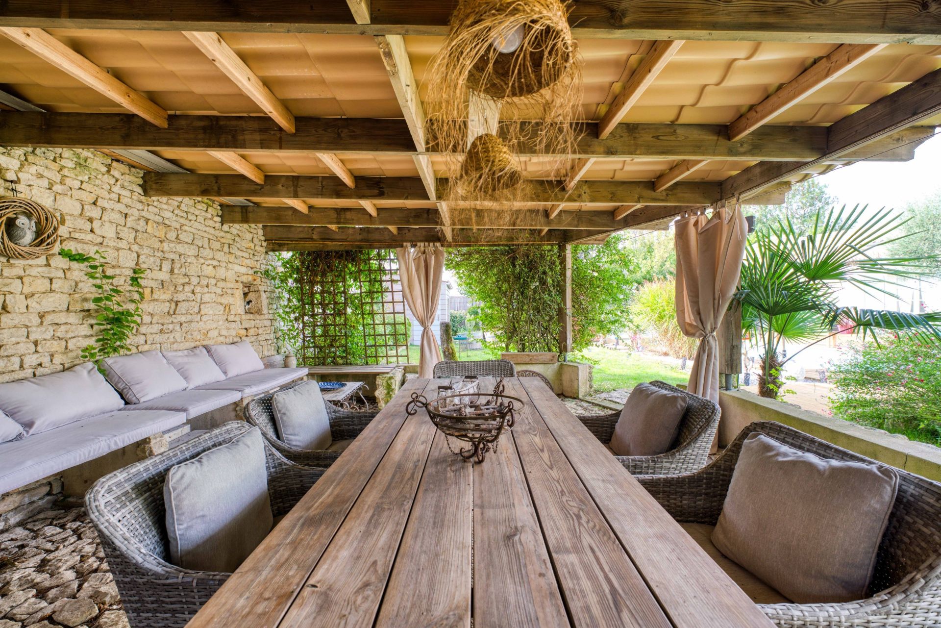 luxury house 5 Rooms for sale on NIEUL SUR MER (17137)