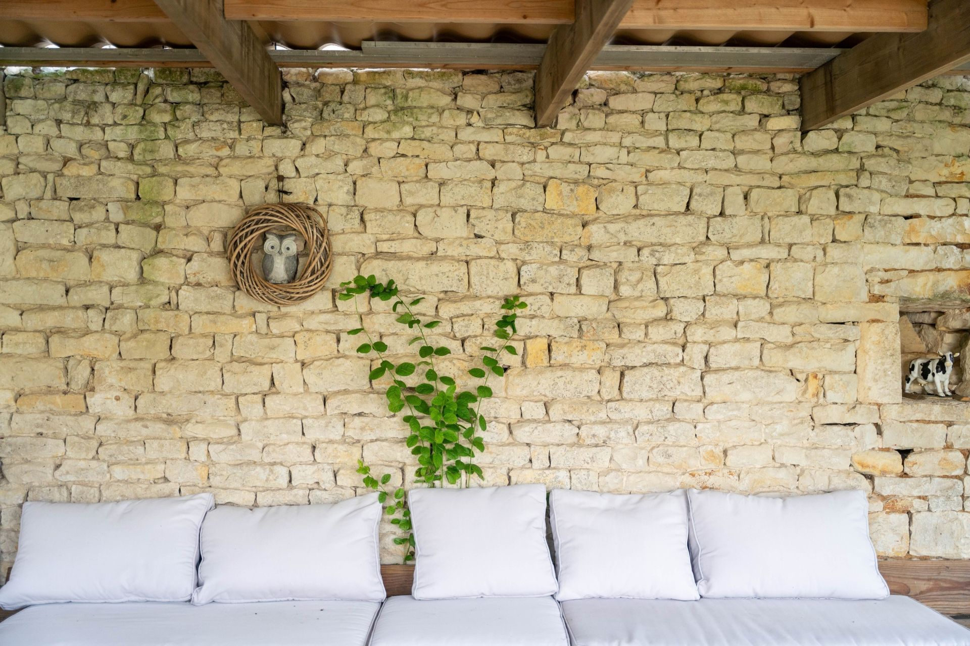 luxury house 5 Rooms for sale on NIEUL SUR MER (17137)