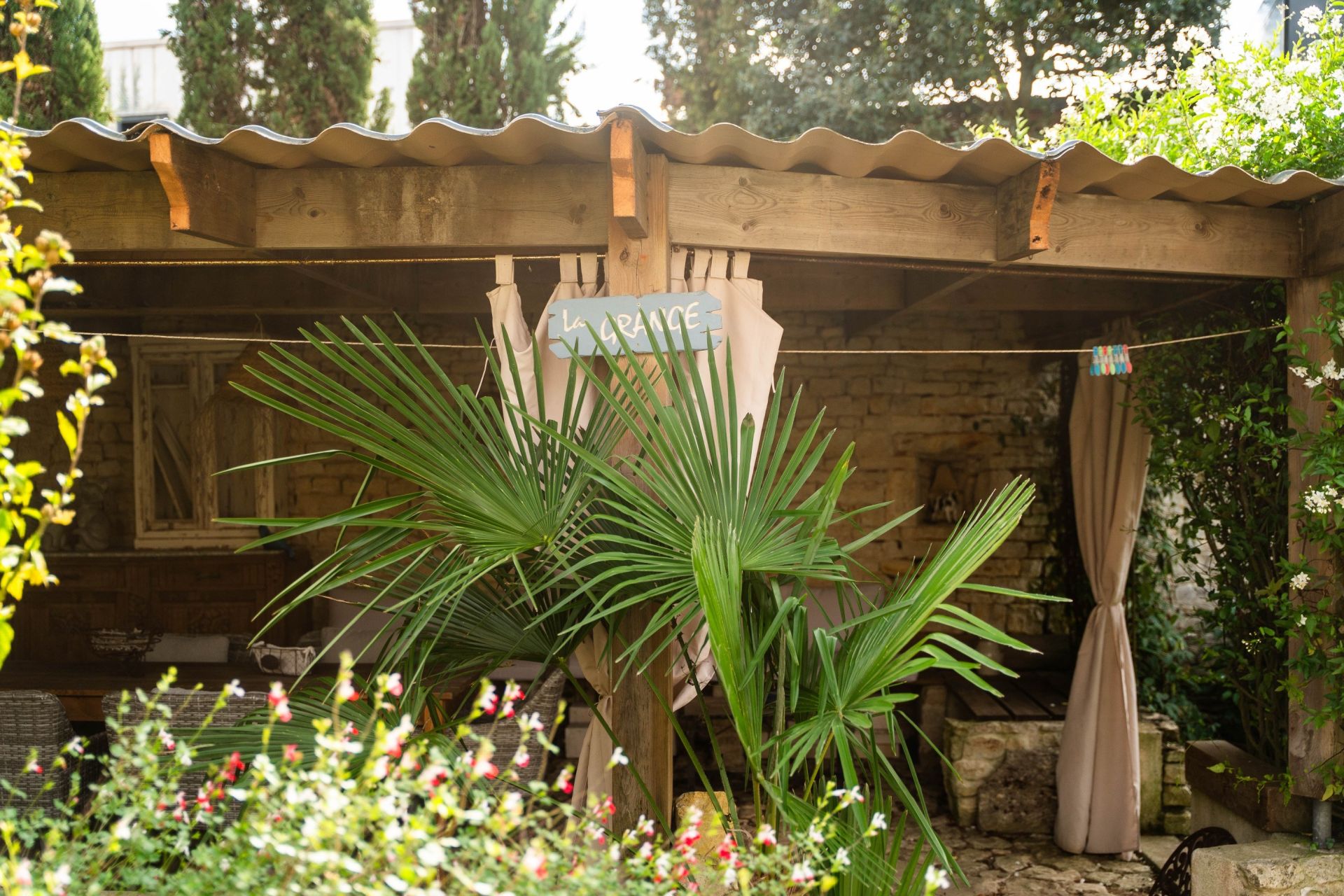 luxury house 5 Rooms for sale on NIEUL SUR MER (17137)