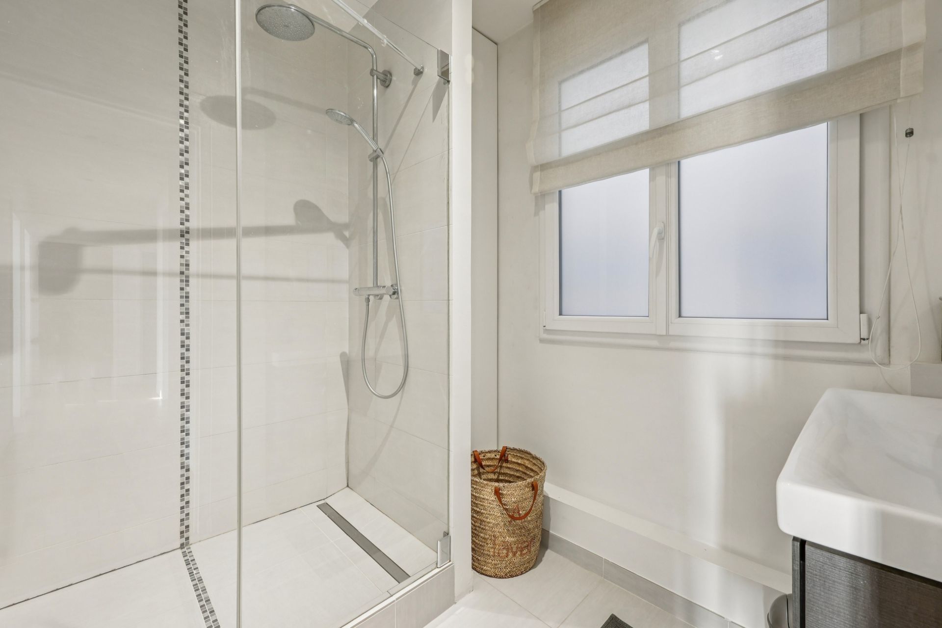 luxury apartment 6 Rooms for sale on PARIS (75016)