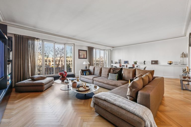 luxury apartment 6 Rooms for sale on PARIS (75016)