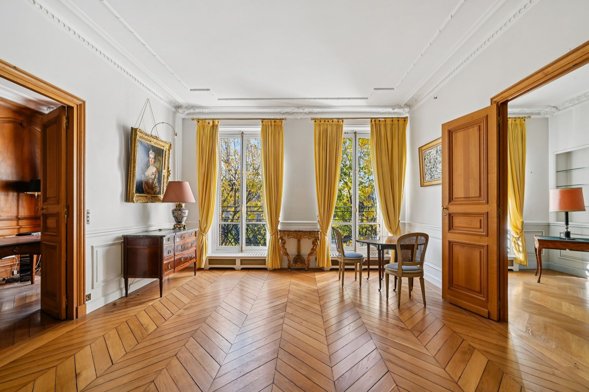 luxury apartment 5 Rooms for sale on PARIS (75004)