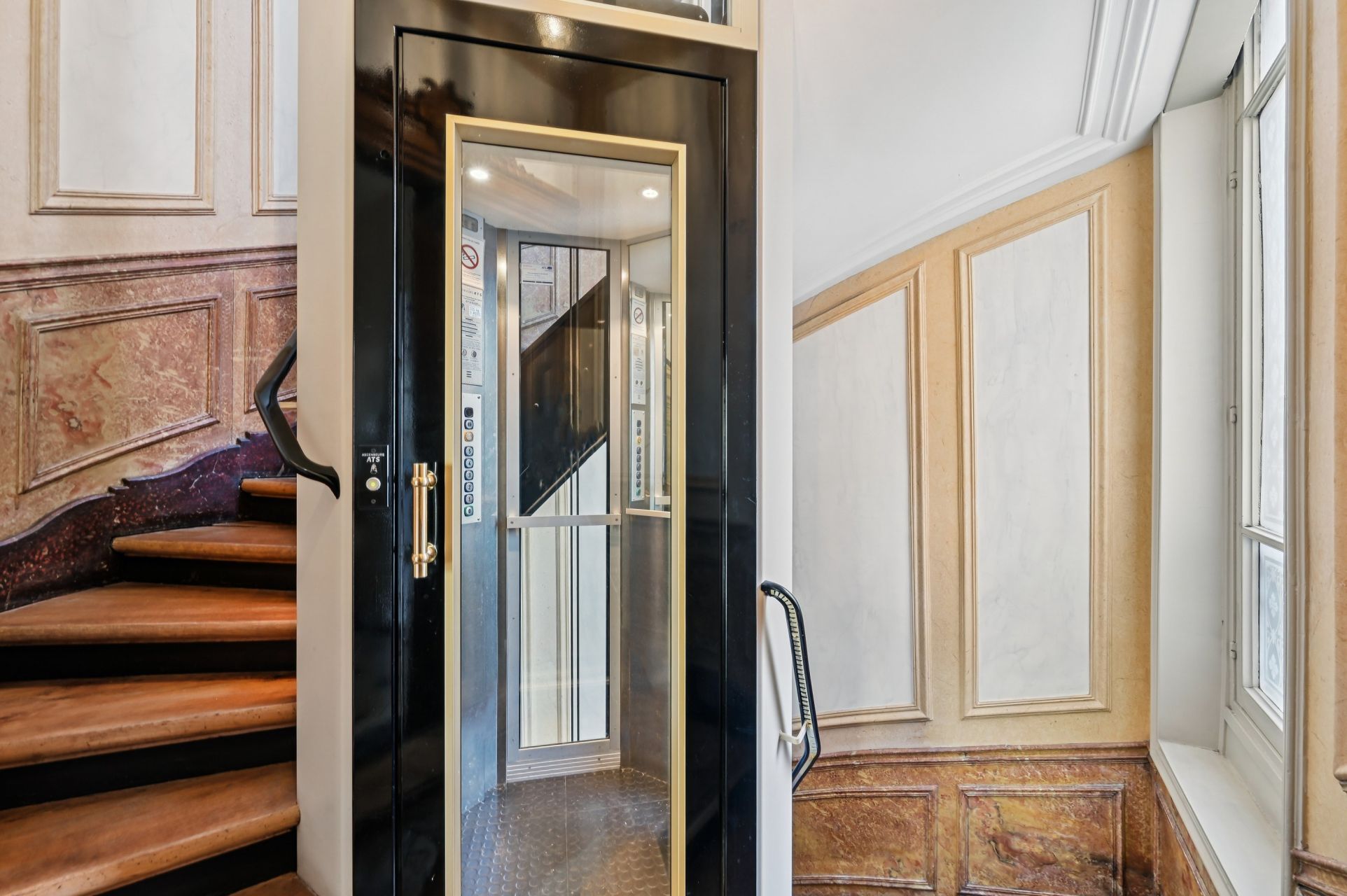 luxury apartment 5 Rooms for sale on PARIS (75004)