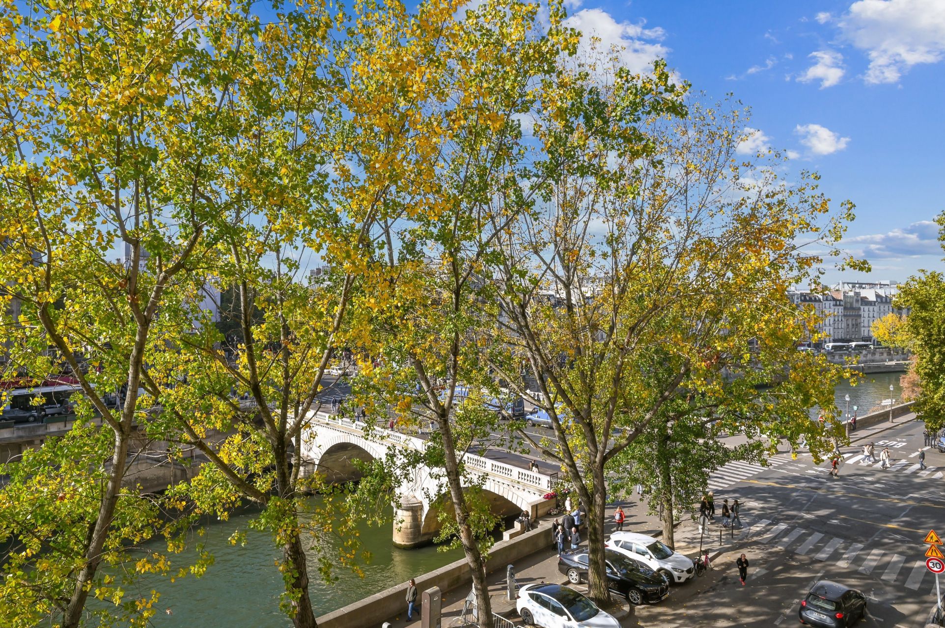 luxury apartment 5 Rooms for sale on PARIS (75004)