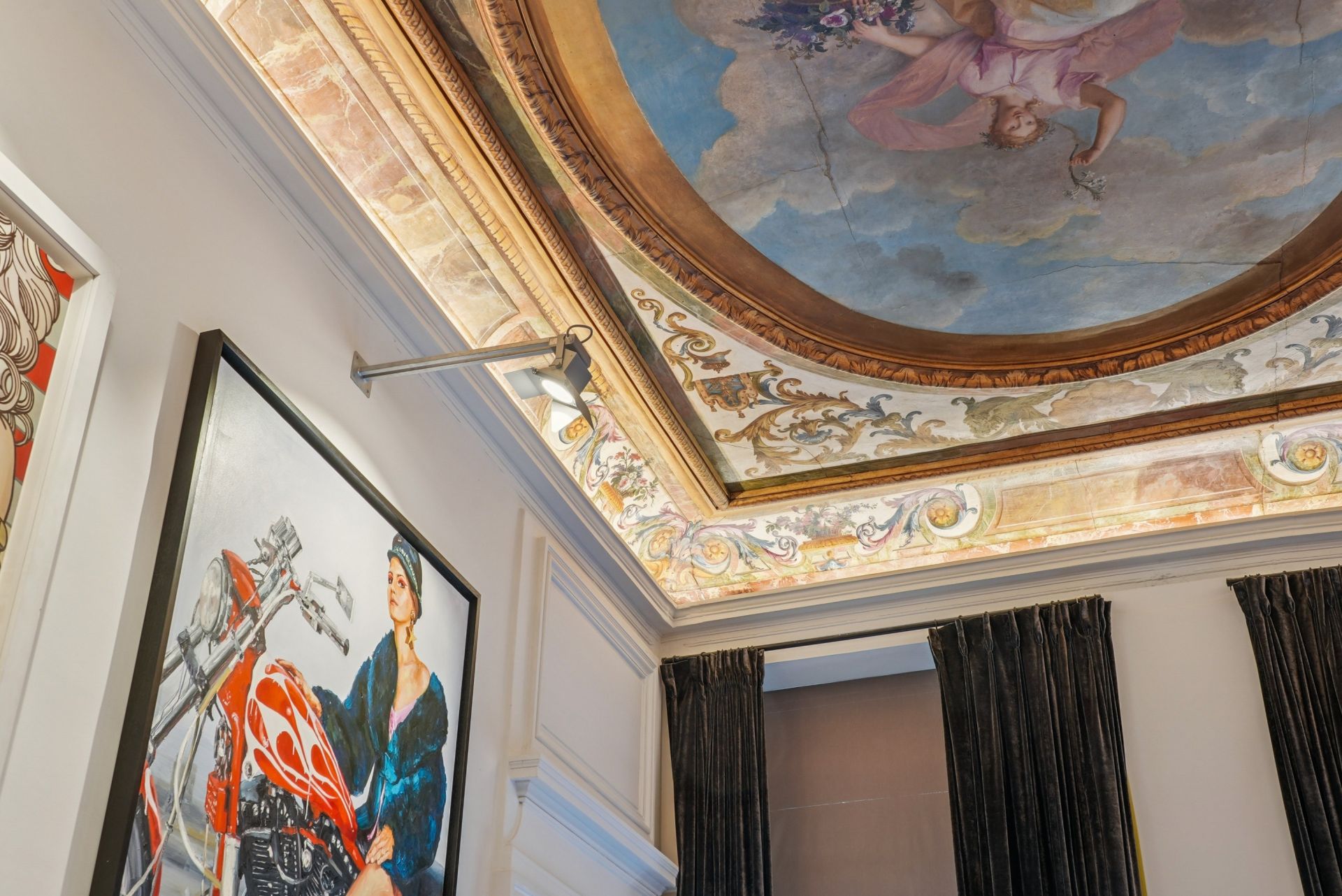 luxury loft 6 Rooms for sale on PARIS (75002)