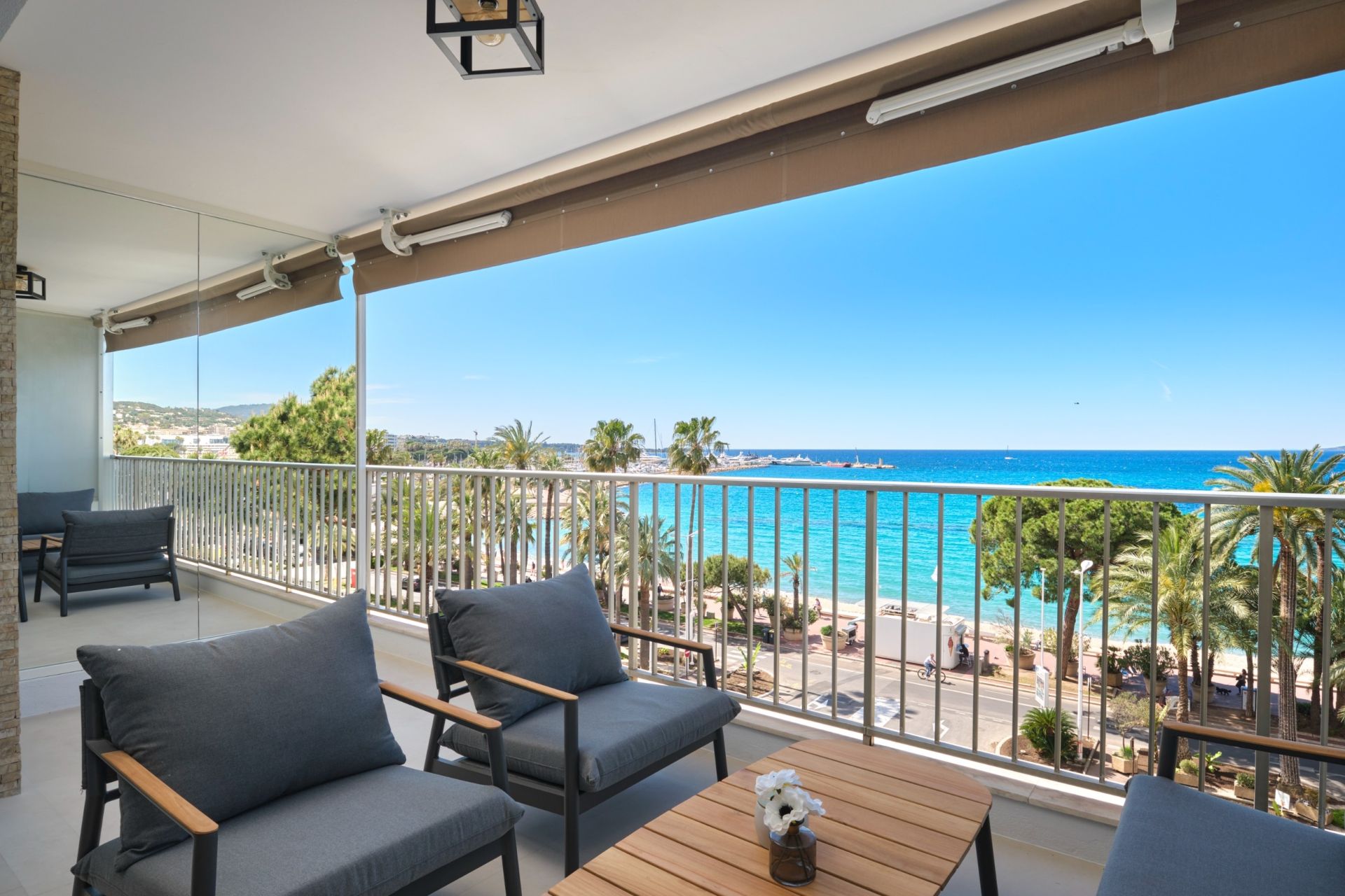luxury apartment 3 Rooms for sale on CANNES (06400)