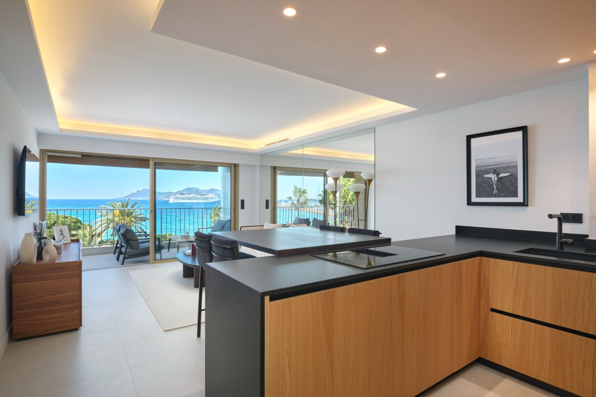 luxury apartment 3 Rooms for sale on CANNES (06400)