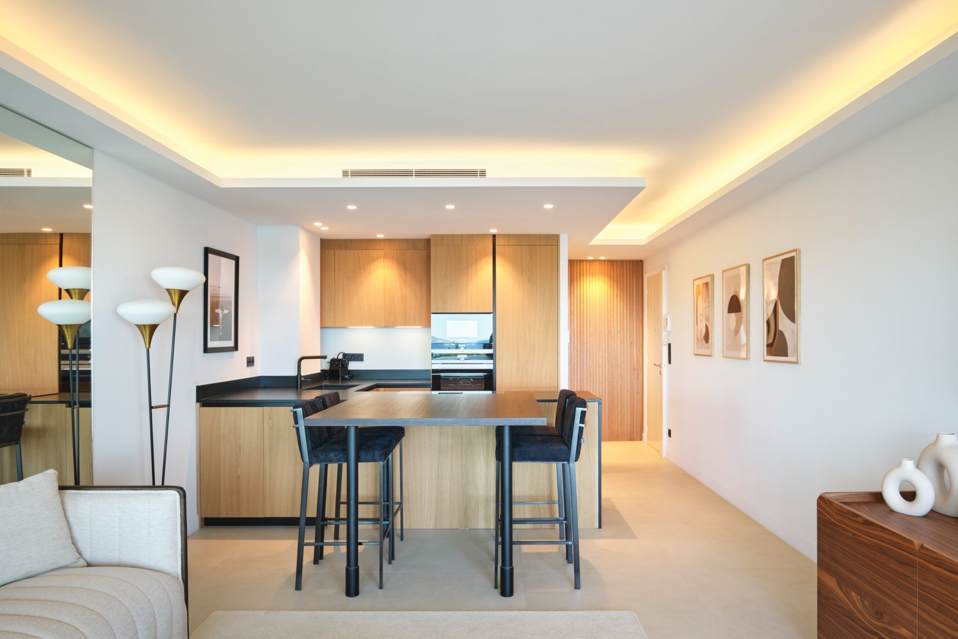 luxury apartment 3 Rooms for sale on CANNES (06400)