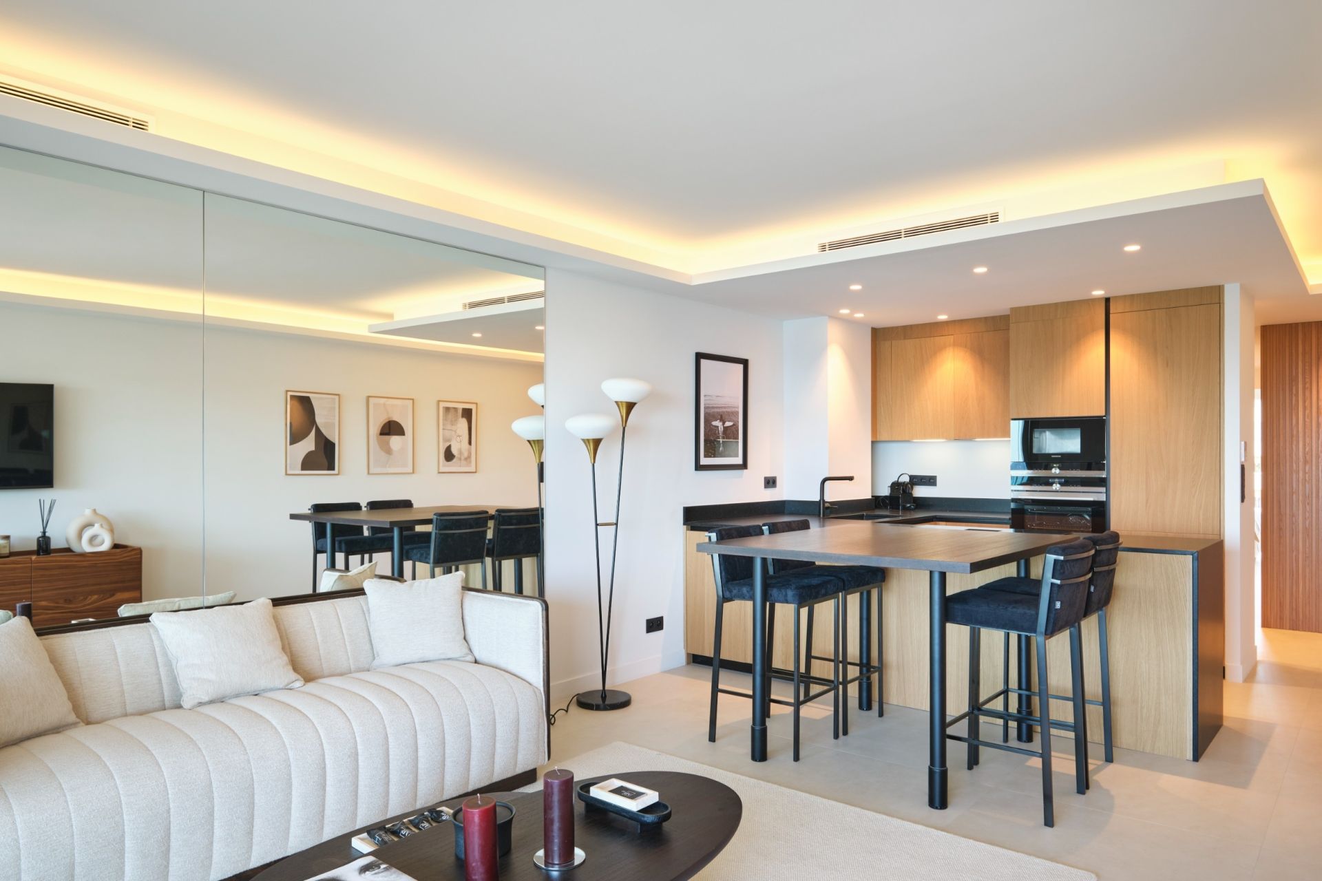 luxury apartment 3 Rooms for sale on CANNES (06400)