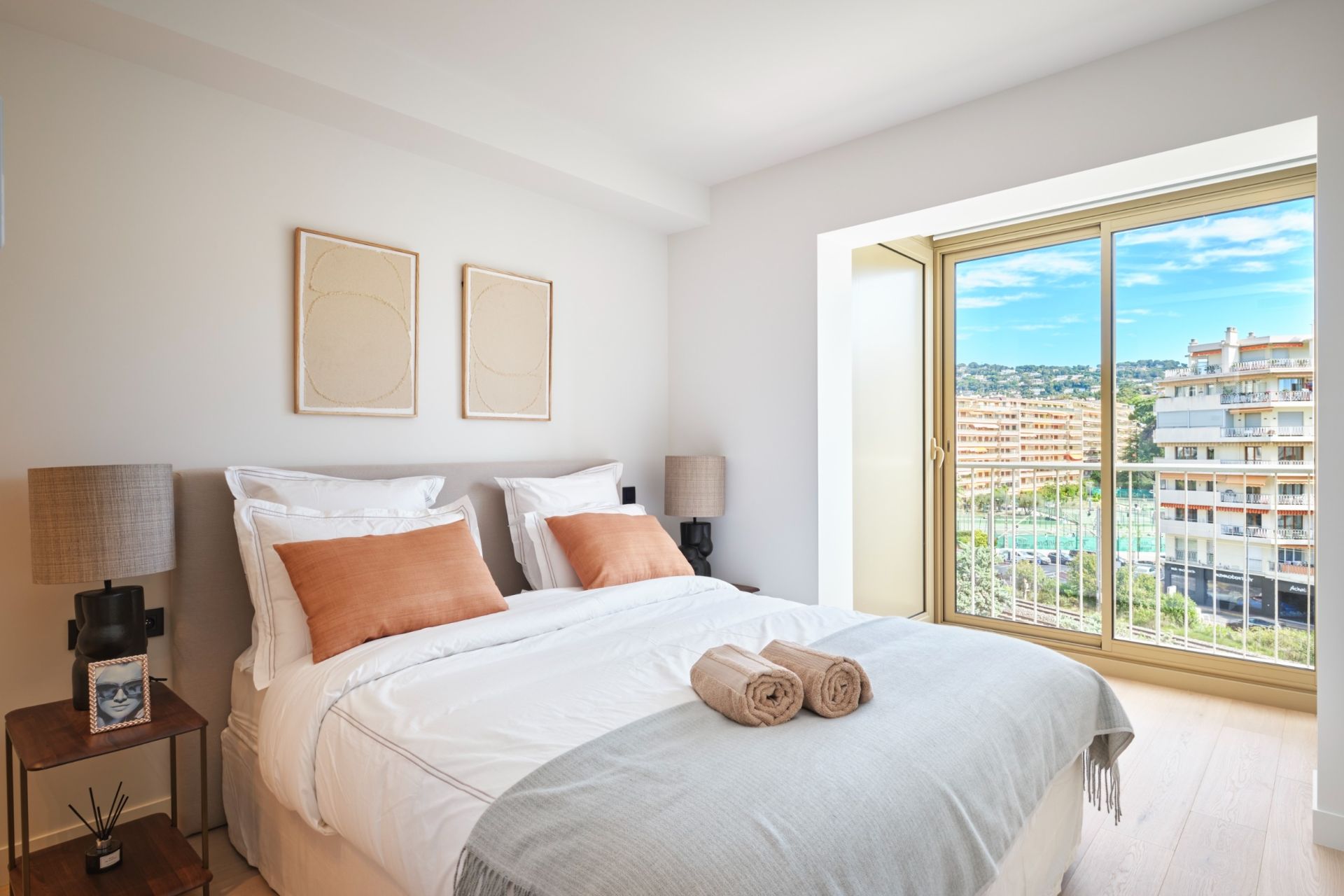 luxury apartment 3 Rooms for sale on CANNES (06400)