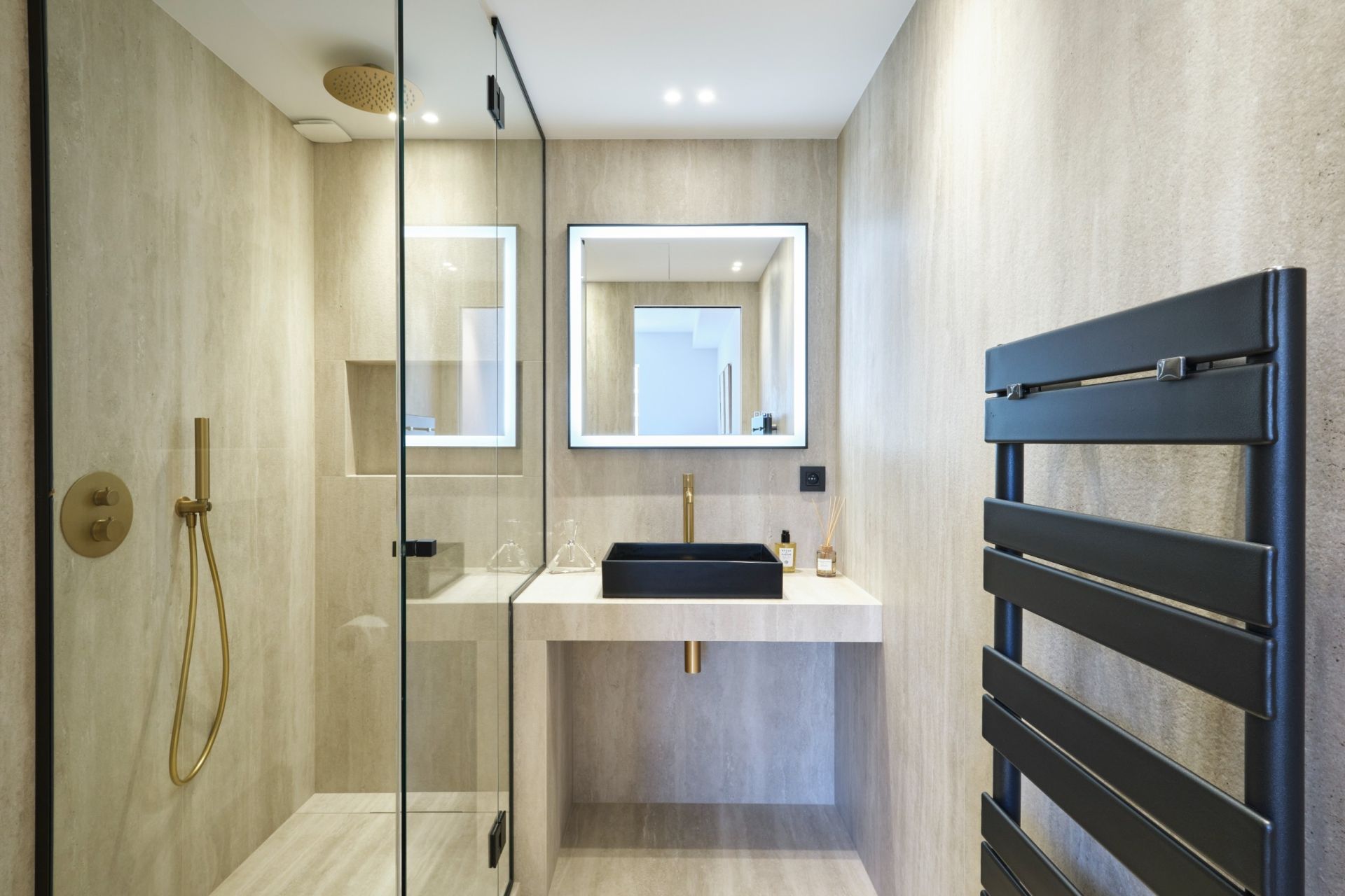 luxury apartment 3 Rooms for sale on CANNES (06400)