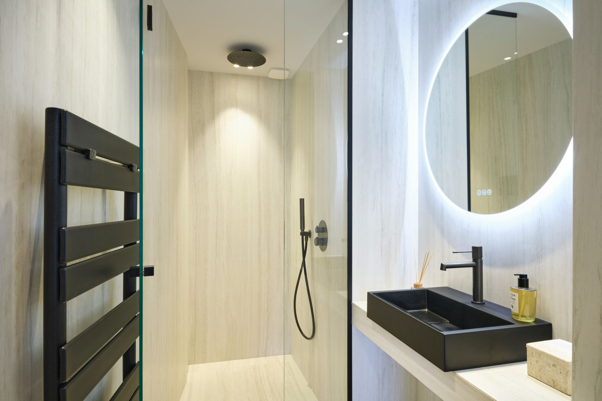 luxury apartment 3 Rooms for sale on CANNES (06400)