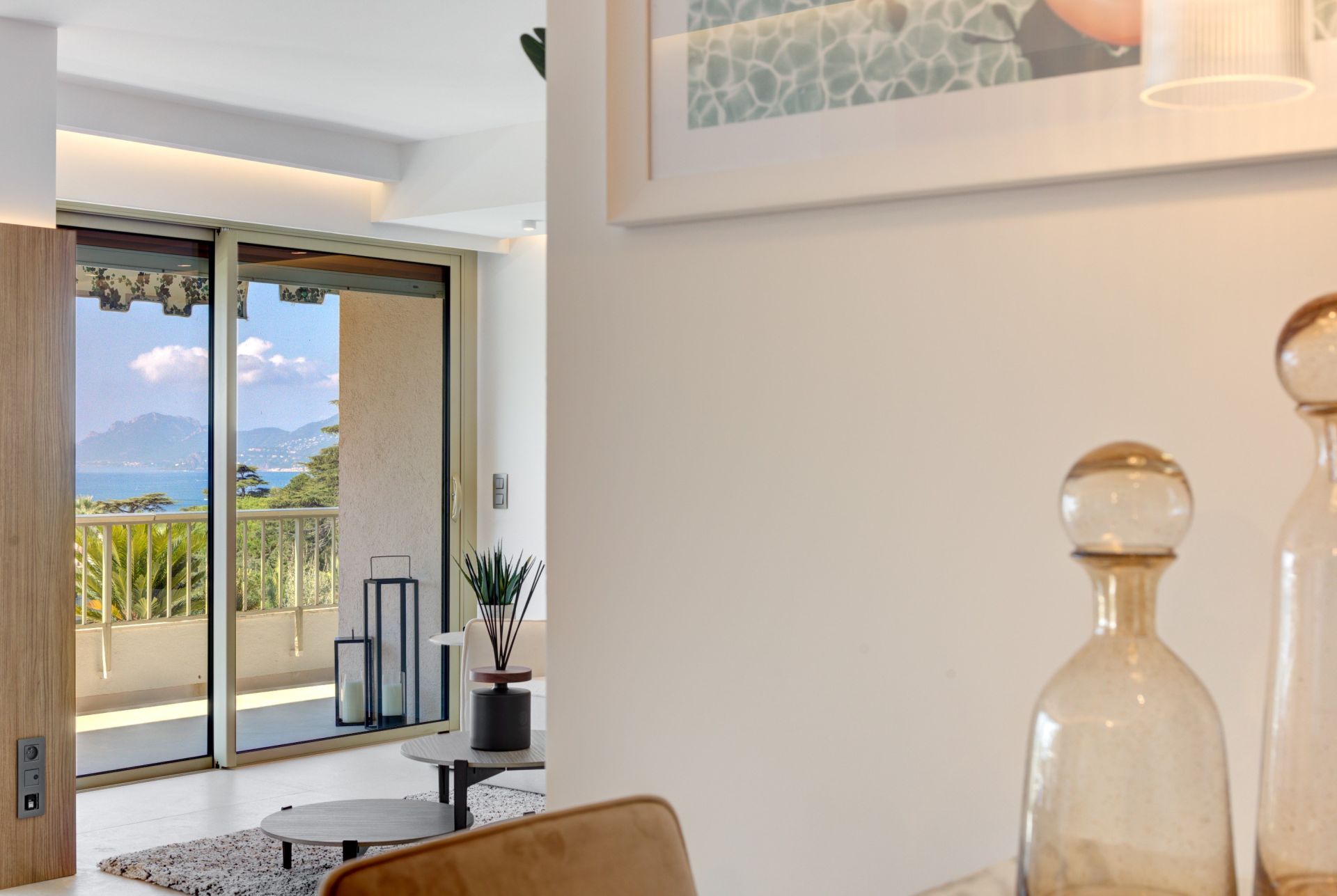 luxury apartment 5 Rooms for sale on CANNES (06400)