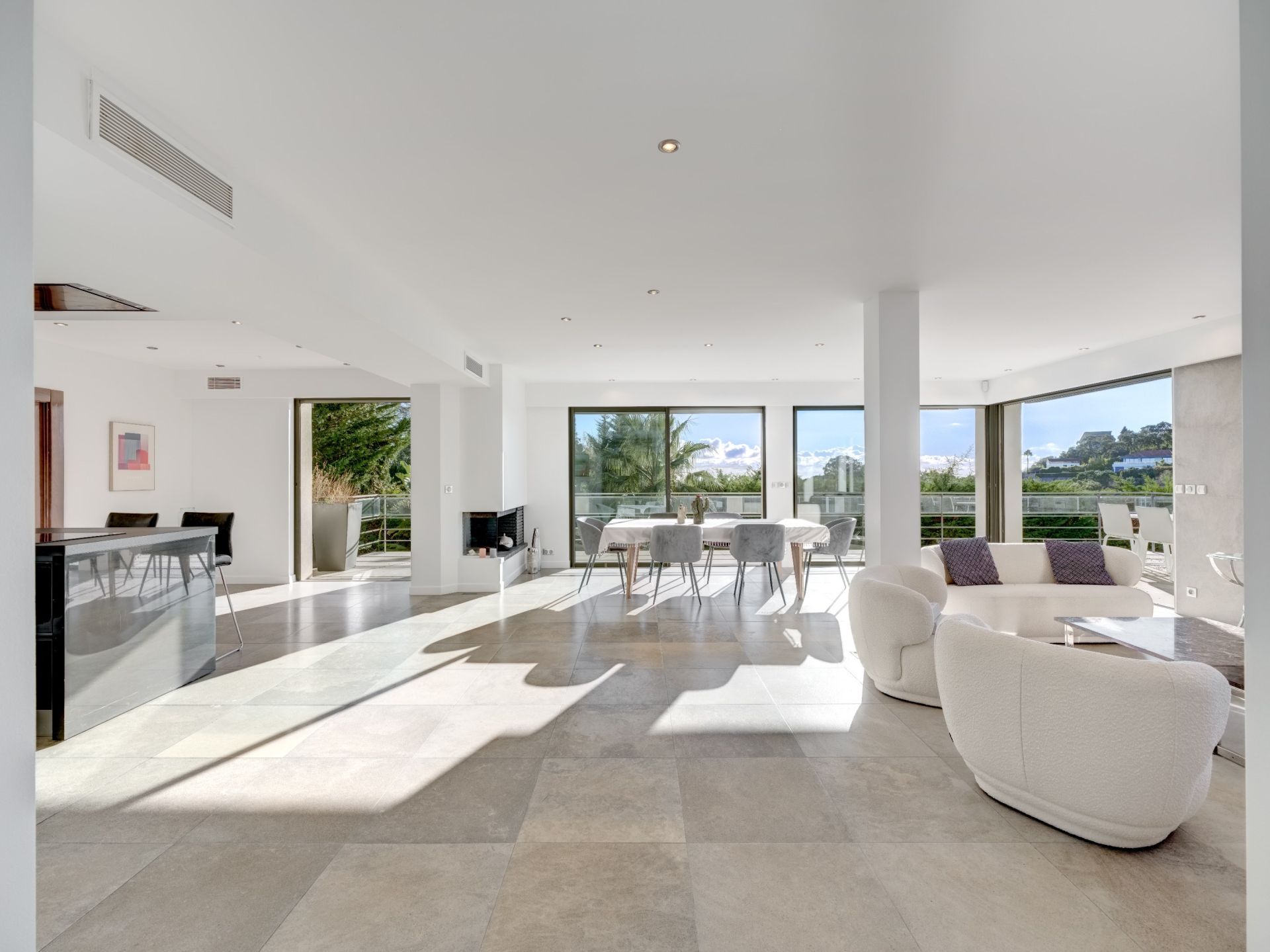contemporary house 5 Rooms for sale on VALLAURIS (06220)