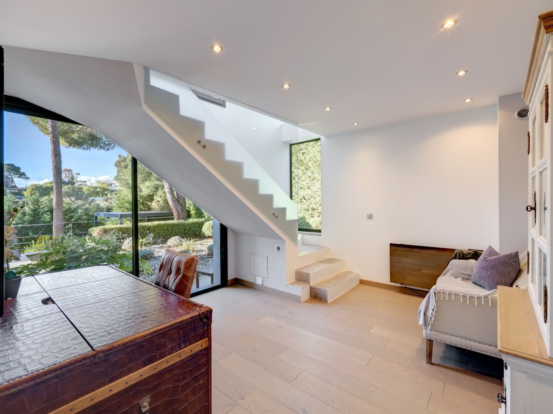 contemporary house 5 Rooms for sale on VALLAURIS (06220)