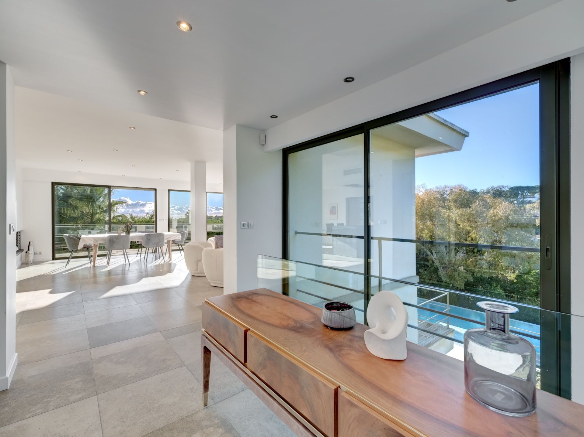 contemporary house 5 Rooms for sale on VALLAURIS (06220)