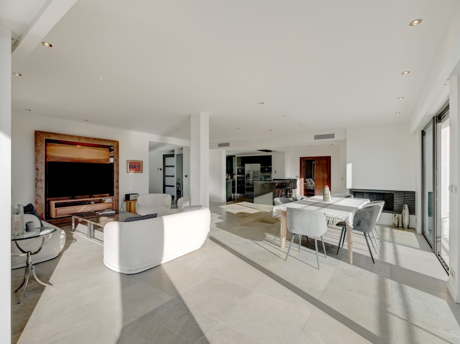 contemporary house 5 Rooms for sale on VALLAURIS (06220)