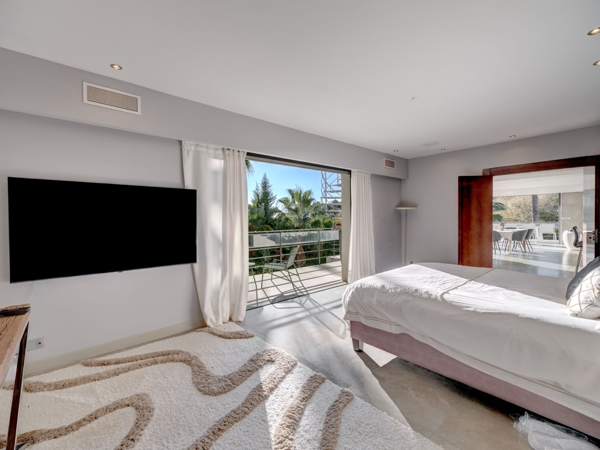contemporary house 5 Rooms for sale on VALLAURIS (06220)