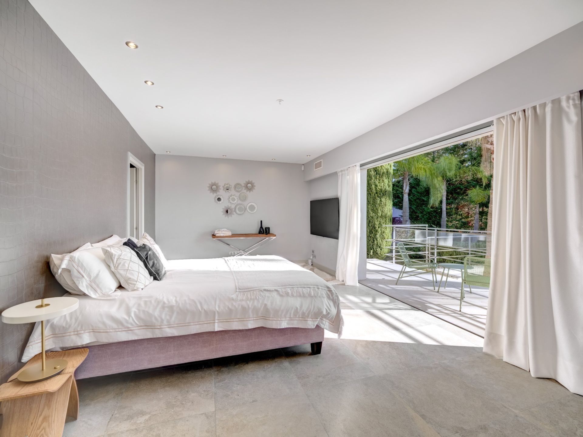 contemporary house 5 Rooms for sale on VALLAURIS (06220)