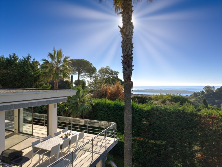 maison contemporaine 5 Pièces en vente sur VALLAURIS (06220)