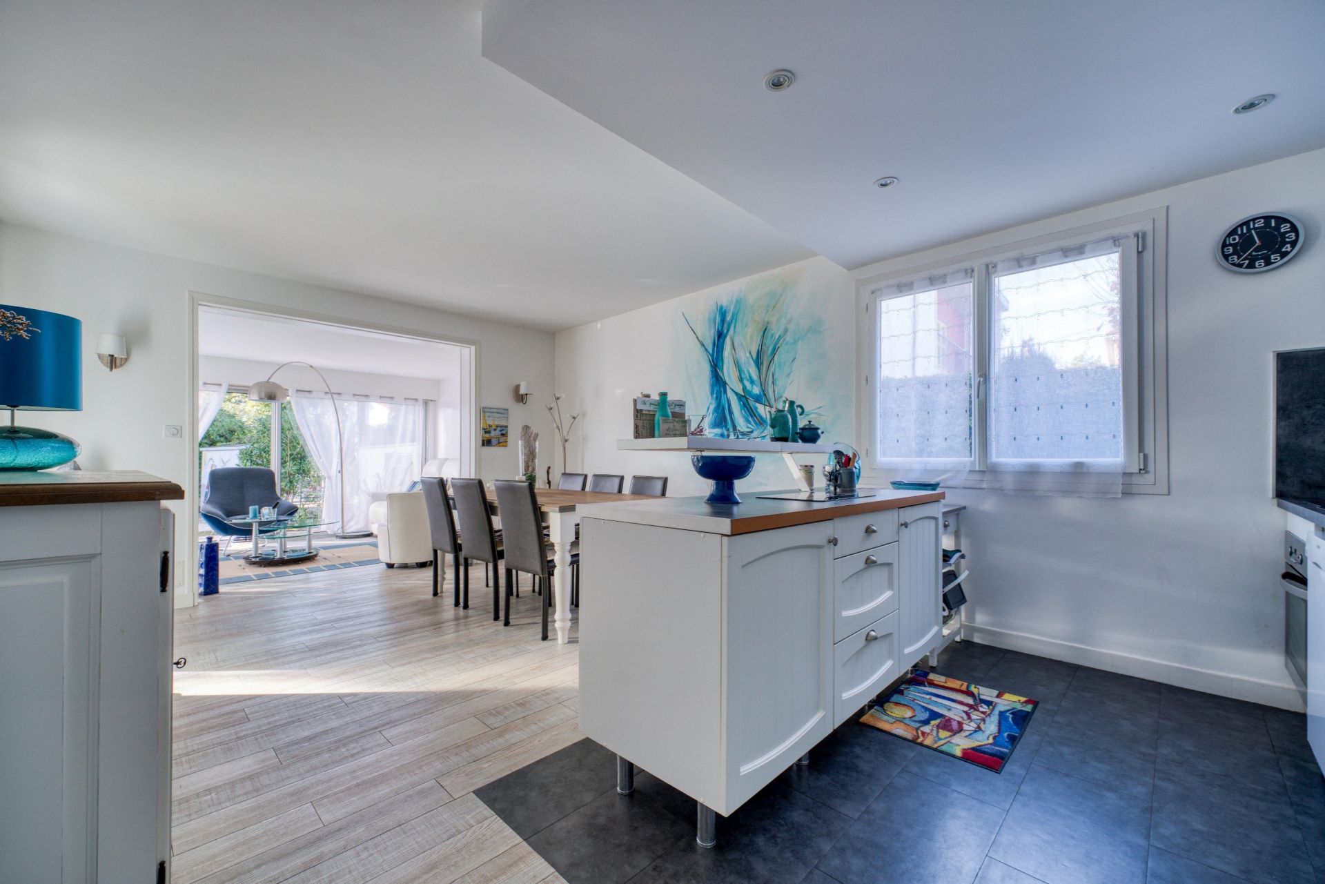 luxury house 6 Rooms for sale on ROYAN (17200)