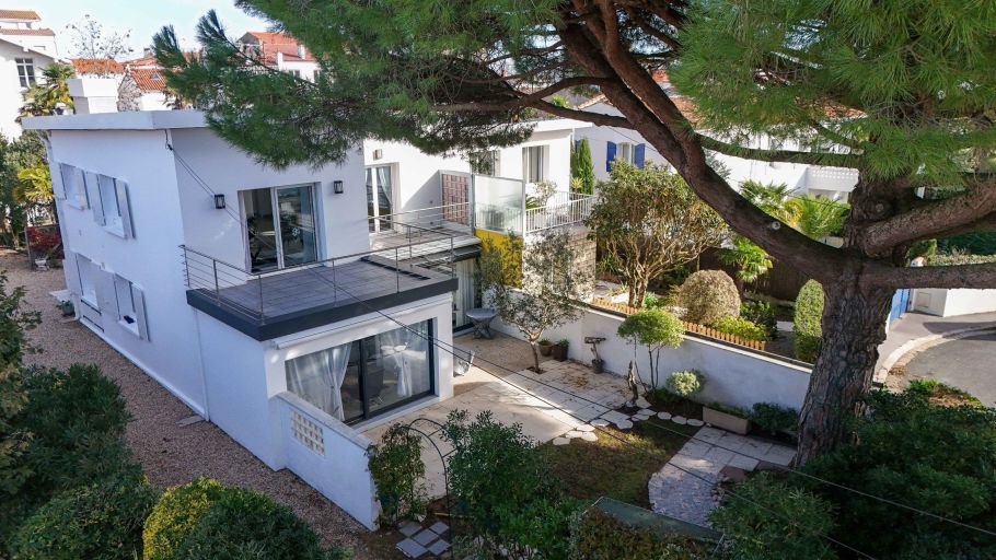 luxury house 6 Rooms for sale on ROYAN (17200)