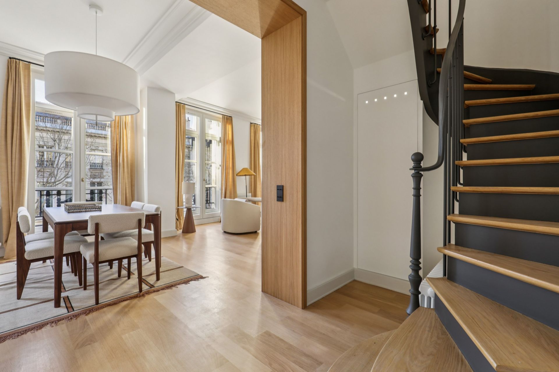 luxury apartment 5 Rooms for rent on PARIS (75007)