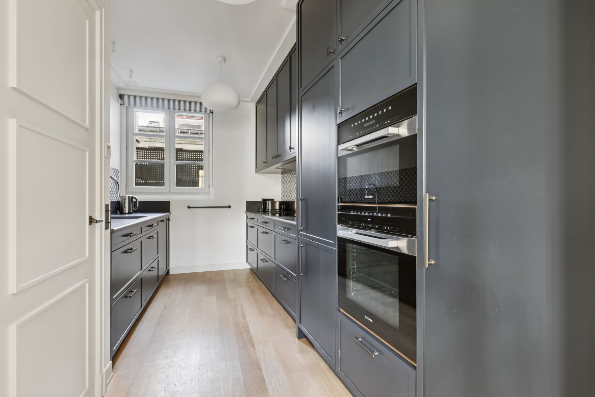 luxury apartment 5 Rooms for rent on PARIS (75007)