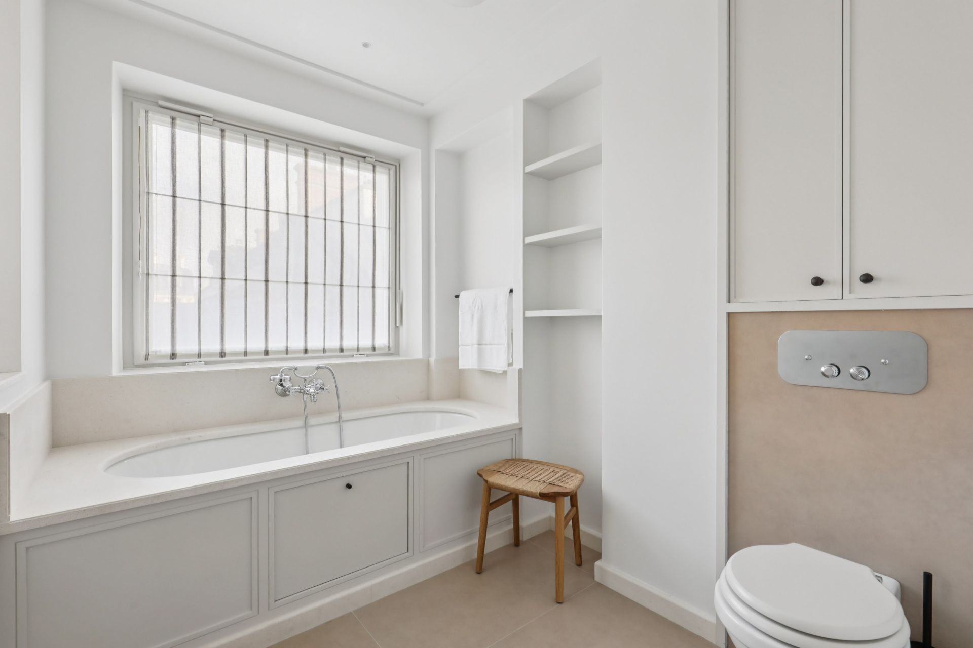 luxury apartment 5 Rooms for rent on PARIS (75007)